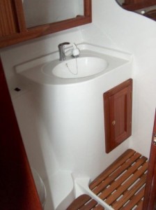 Nordic 33 SC bathroom    